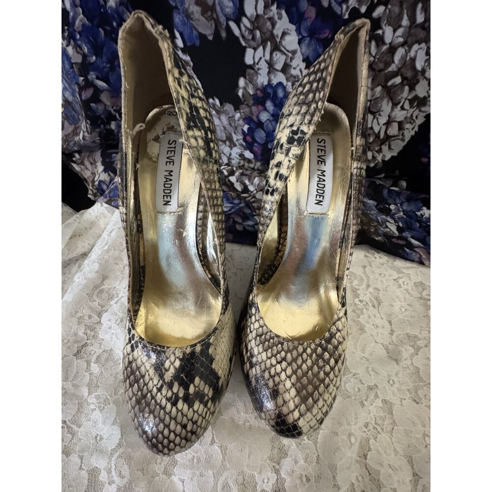 Steve Madden P-Mardi Faux Snake Skin Gray/white Wedge Heels, Closed Toe, 7